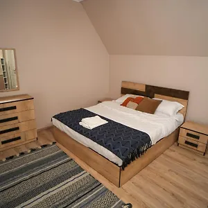 Apartment Grandpa House - App.2, Tirana